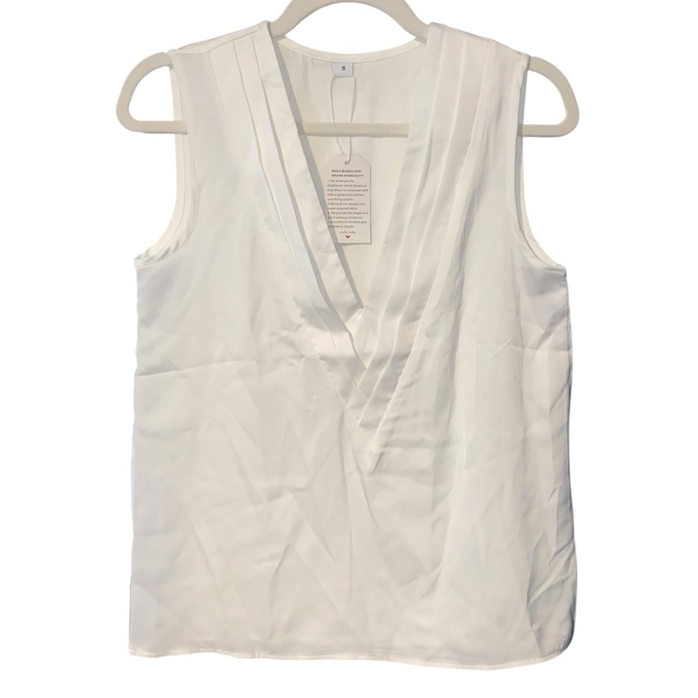 Women’s Elegant White V-Neck Pleated Sleeveless Blouse